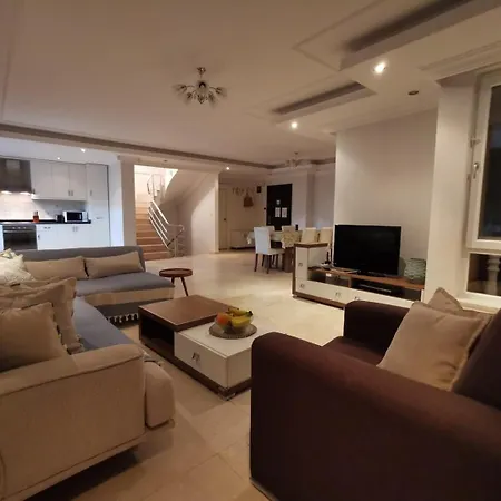 With A Pool And Jacuzzi Holiday home *