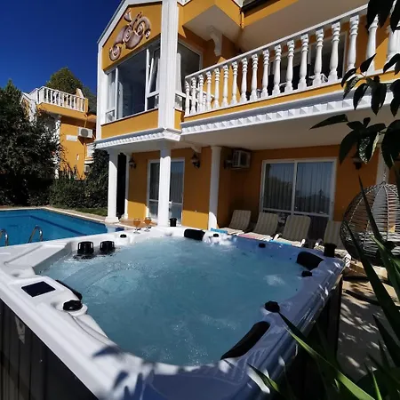 Dom wakacyjny With A Pool And Jacuzzi *