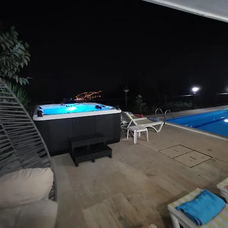 بيت للعطل With A Pool And Jacuzzi *