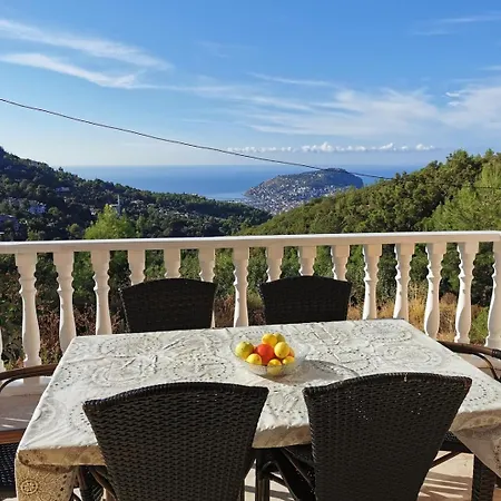 With A Pool And Jacuzzi بيت للعطل *